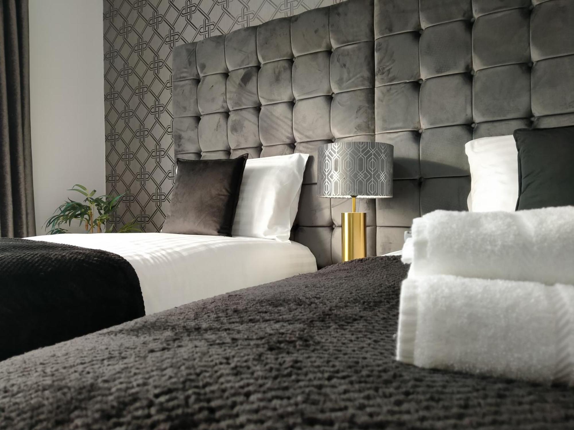 Sirius House - Sleeps 7, Driveway, Garden Villa Crewe Dış mekan fotoğraf