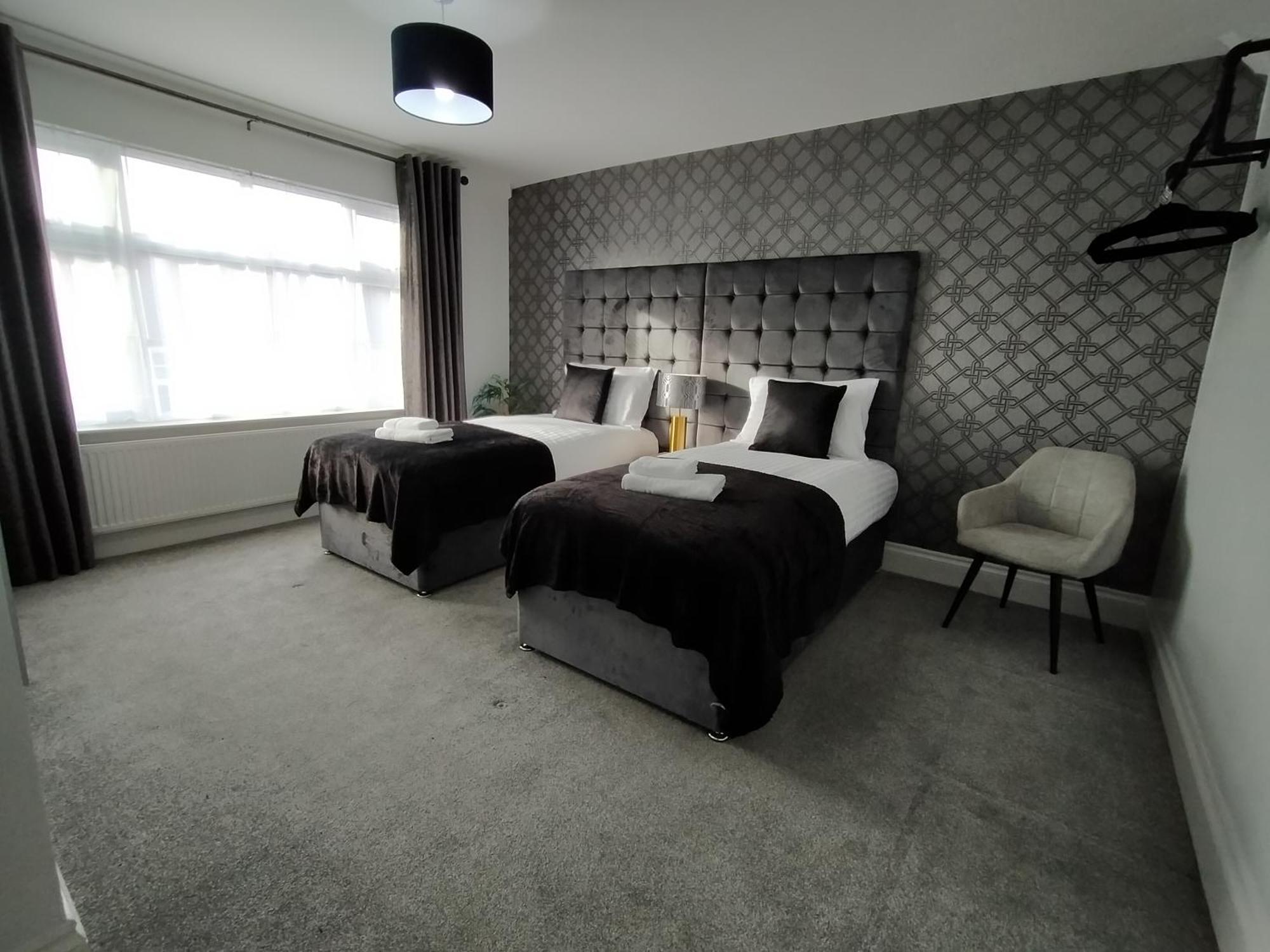 Sirius House - Sleeps 7, Driveway, Garden Villa Crewe Dış mekan fotoğraf