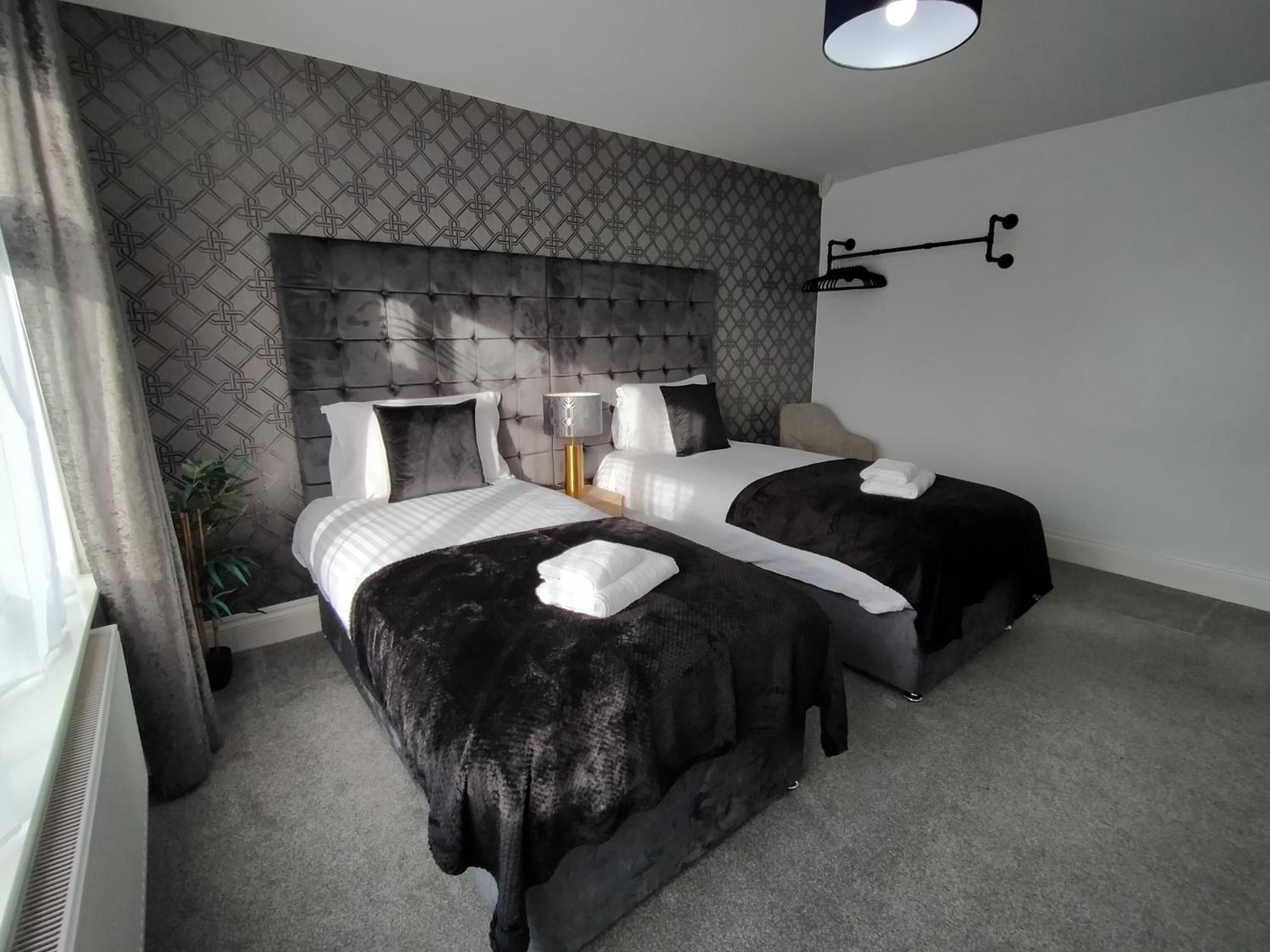 Sirius House - Sleeps 7, Driveway, Garden Villa Crewe Dış mekan fotoğraf