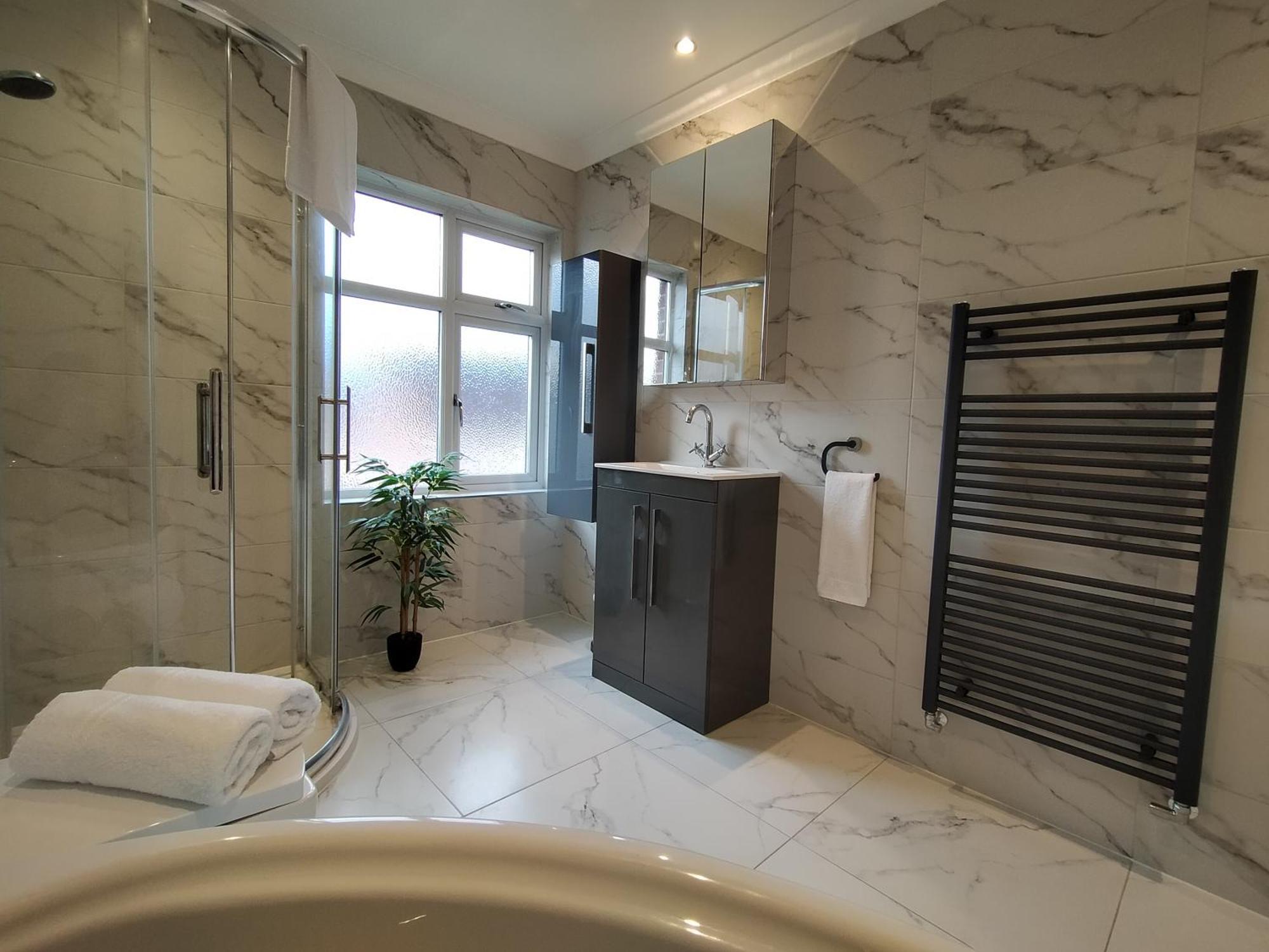 Sirius House - Sleeps 7, Driveway, Garden Villa Crewe Dış mekan fotoğraf