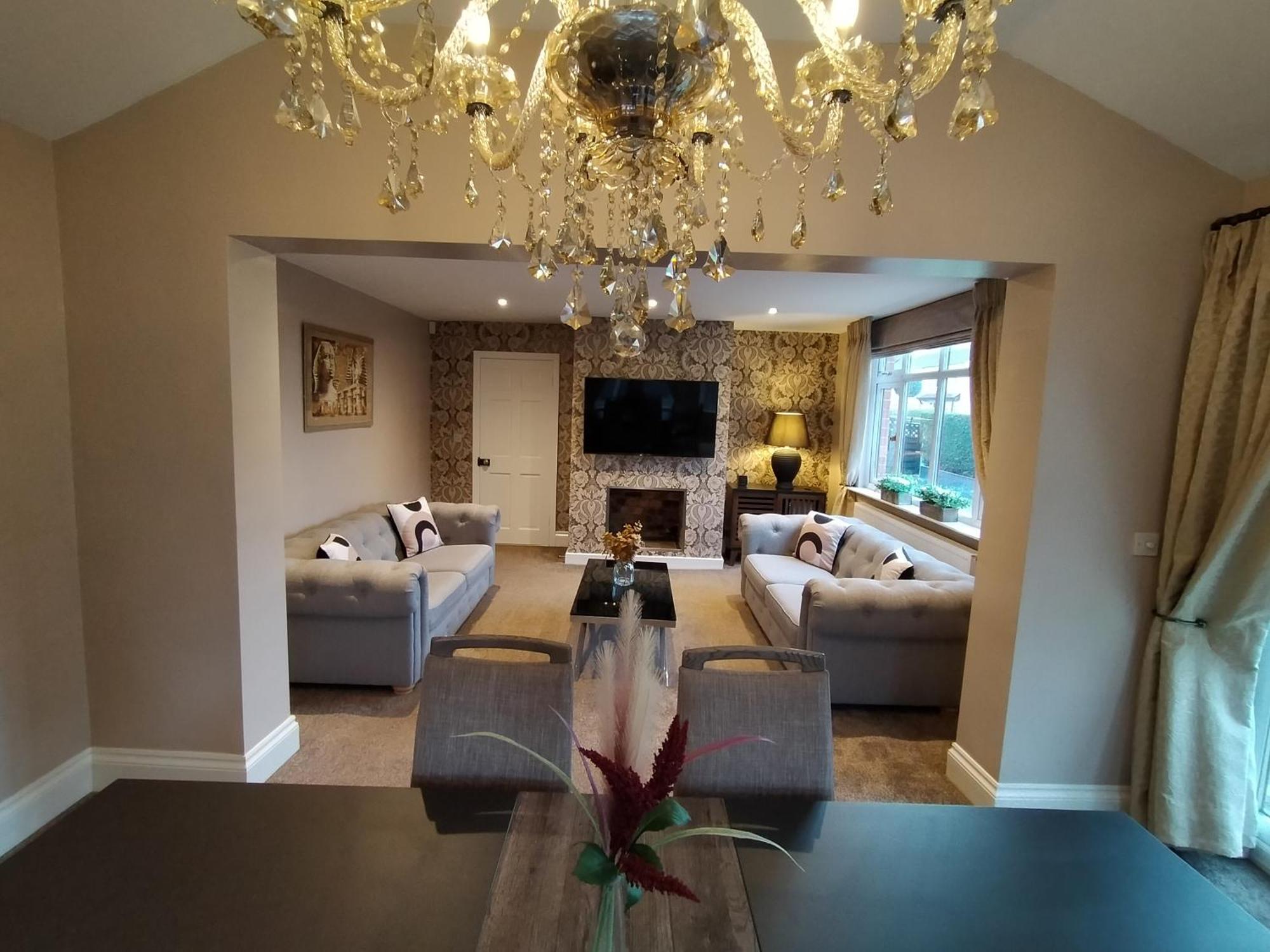 Sirius House - Sleeps 7, Driveway, Garden Villa Crewe Dış mekan fotoğraf