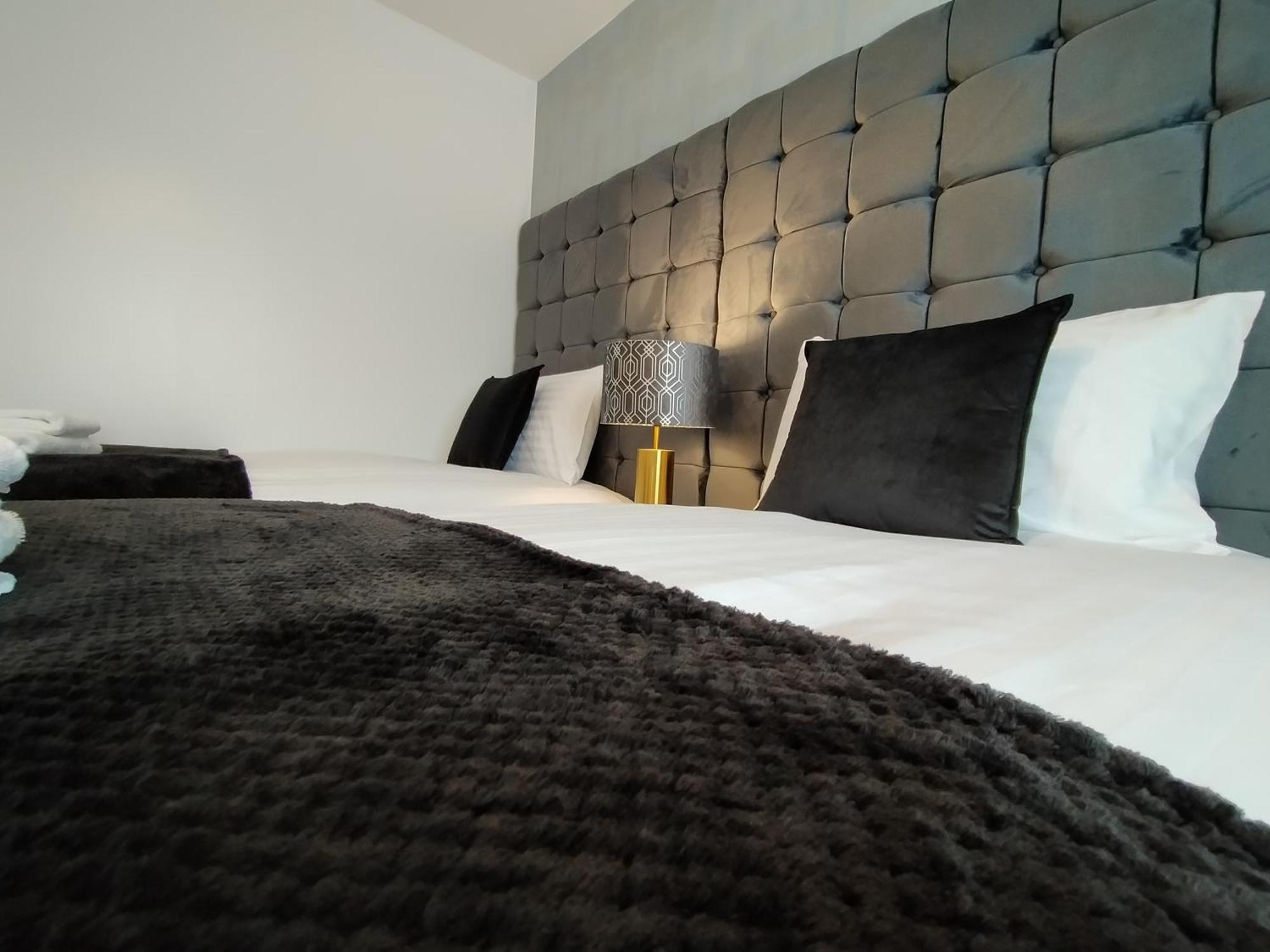 Sirius House - Sleeps 7, Driveway, Garden Villa Crewe Dış mekan fotoğraf