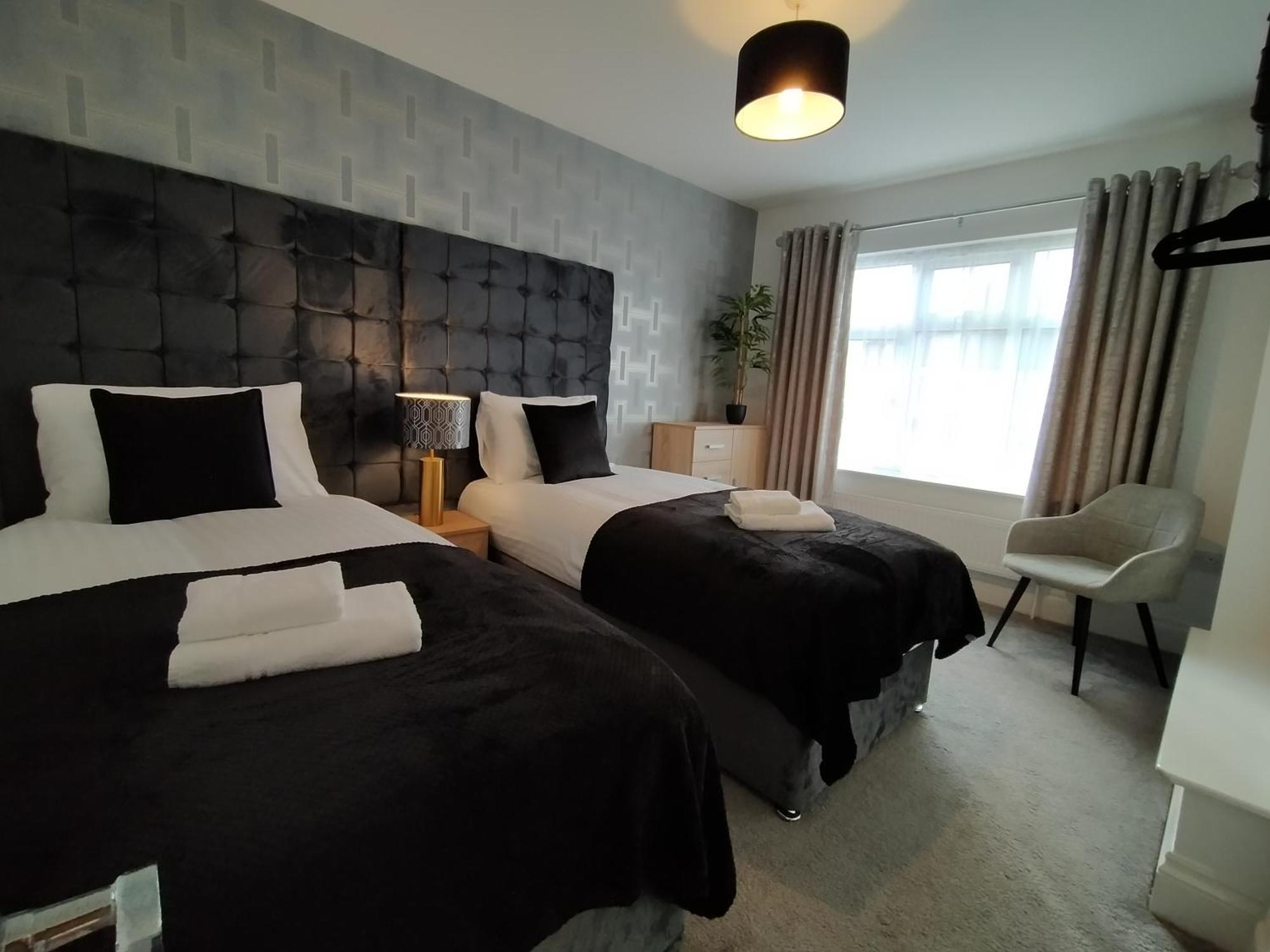 Sirius House - Sleeps 7, Driveway, Garden Villa Crewe Dış mekan fotoğraf
