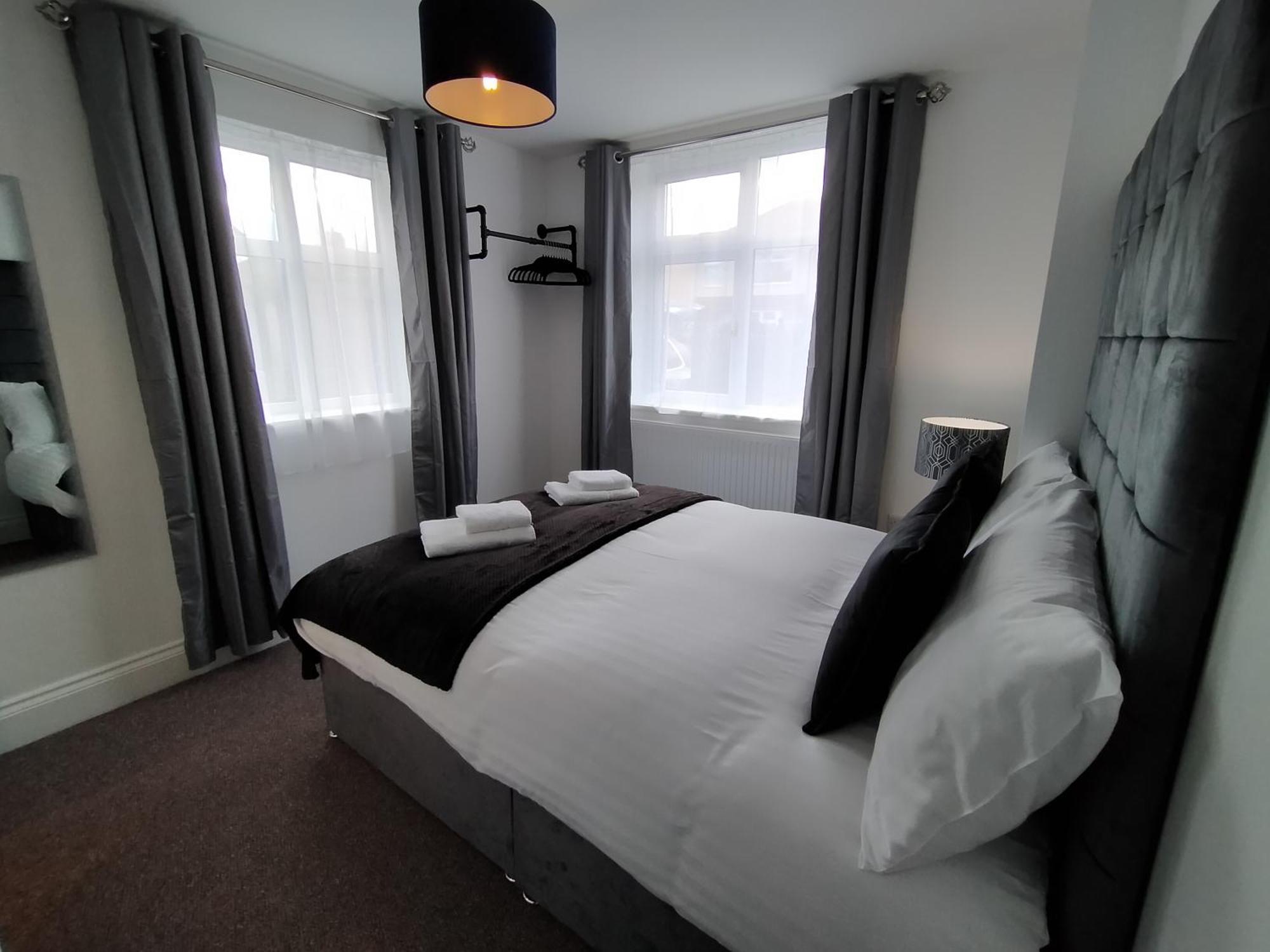 Sirius House - Sleeps 7, Driveway, Garden Villa Crewe Dış mekan fotoğraf
