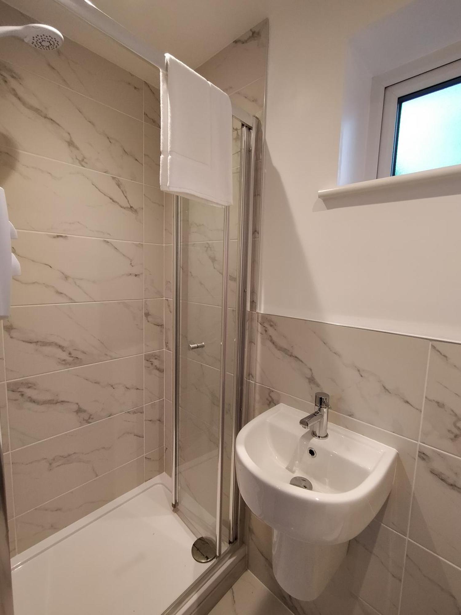 Sirius House - Sleeps 7, Driveway, Garden Villa Crewe Dış mekan fotoğraf