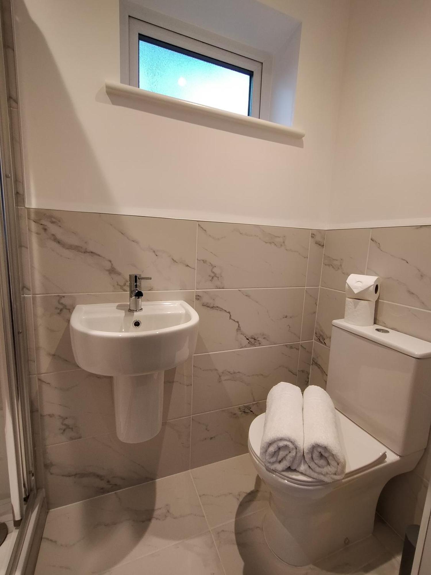 Sirius House - Sleeps 7, Driveway, Garden Villa Crewe Dış mekan fotoğraf