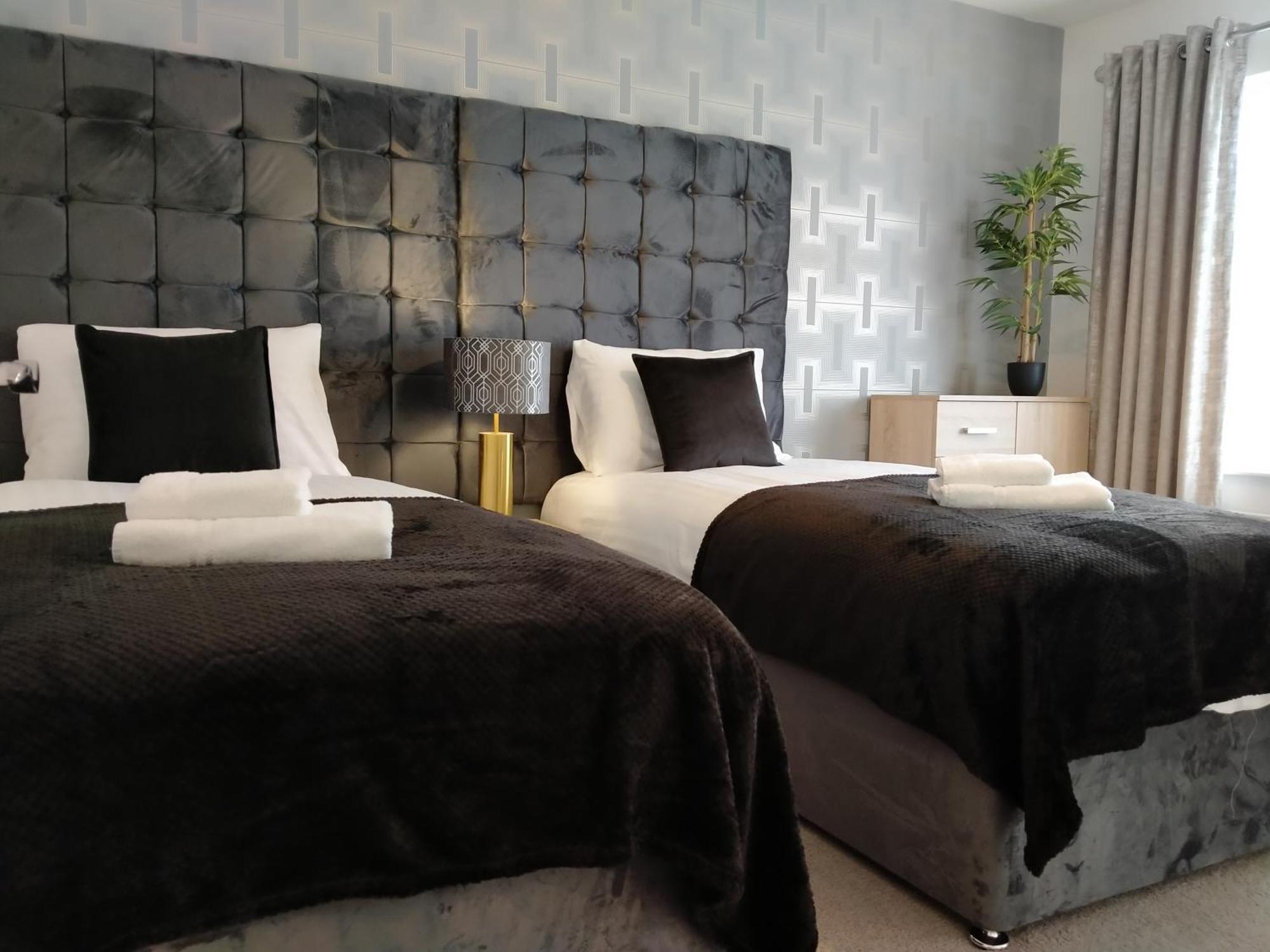 Sirius House - Sleeps 7, Driveway, Garden Villa Crewe Dış mekan fotoğraf