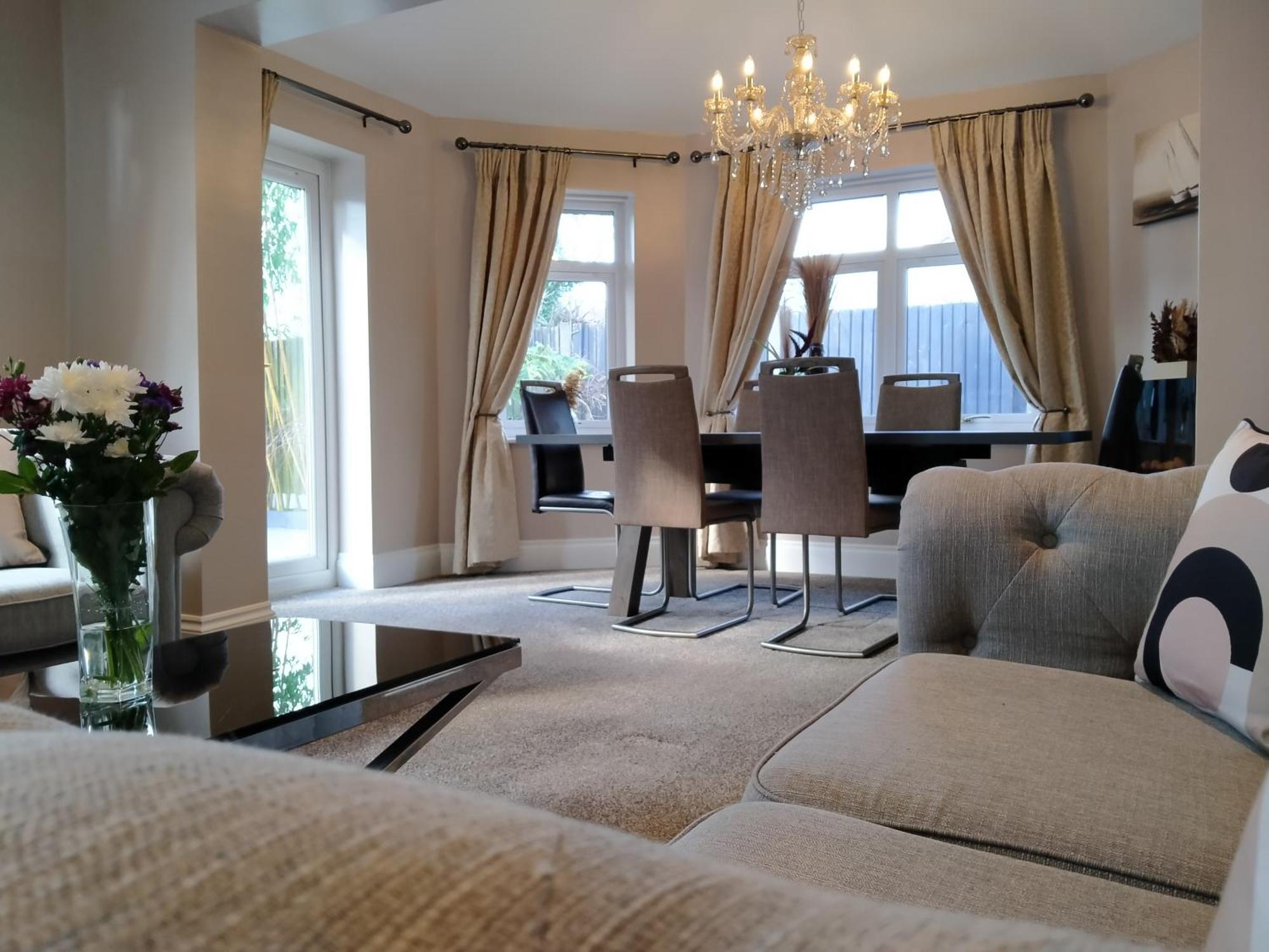 Sirius House - Sleeps 7, Driveway, Garden Villa Crewe Dış mekan fotoğraf