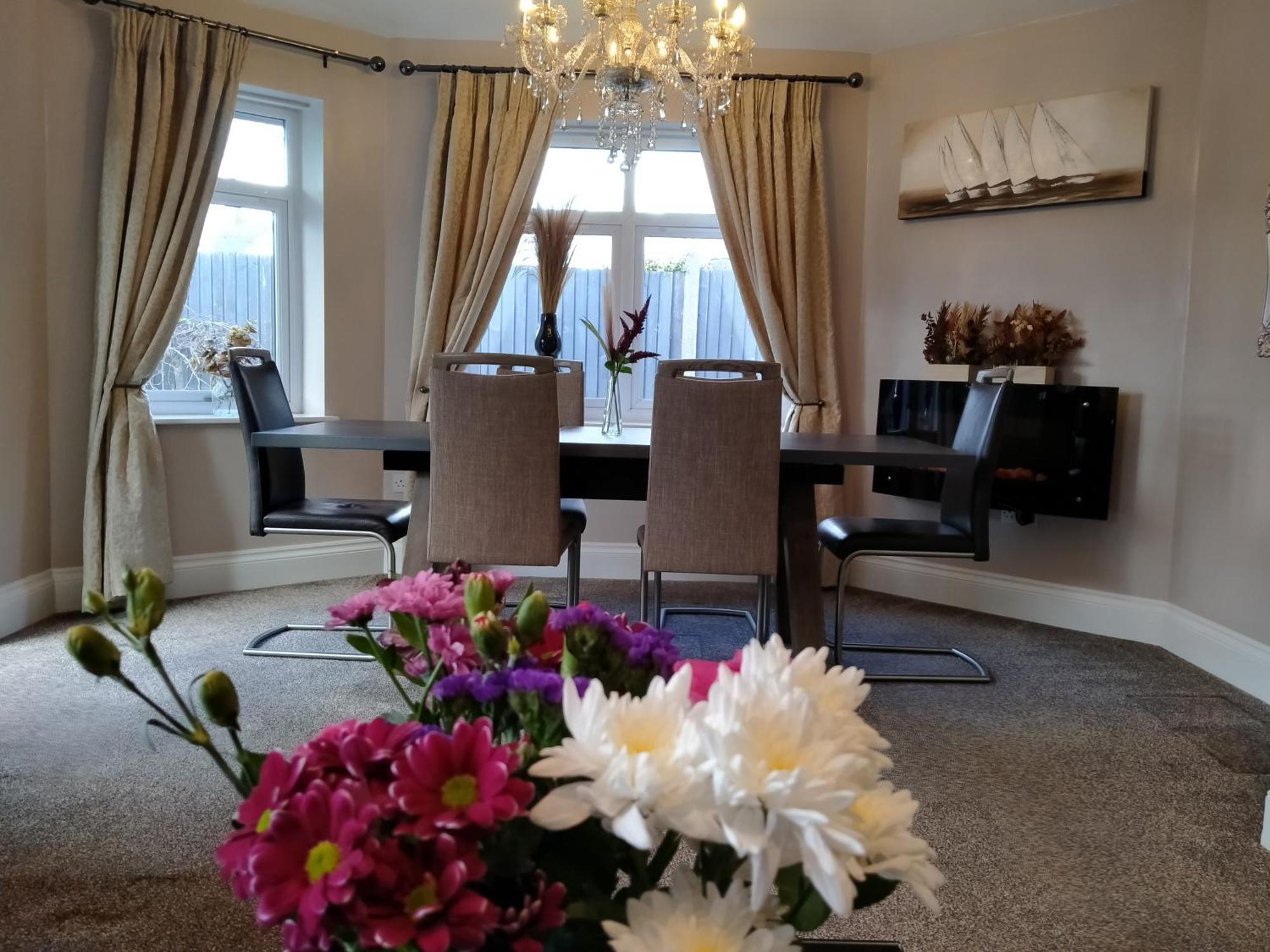 Sirius House - Sleeps 7, Driveway, Garden Villa Crewe Dış mekan fotoğraf